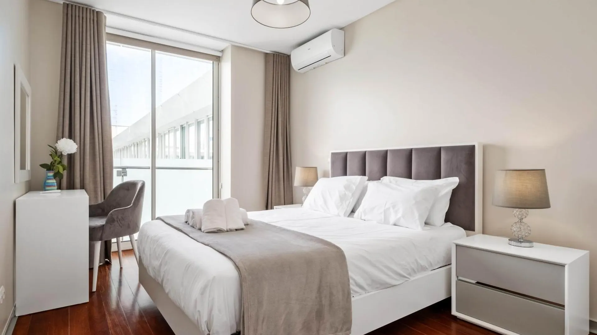Seaside Serenity 푼샬